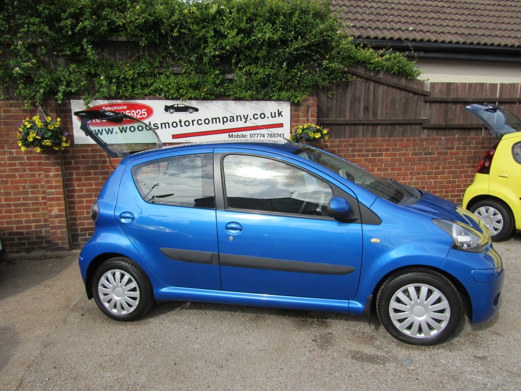 View TOYOTA AYGO 1.0 VVT-i S-AUTOMATIC, Blue  One Former Keeper, Only 69,000 miles, FSH(10 TOYOTA Stamps)