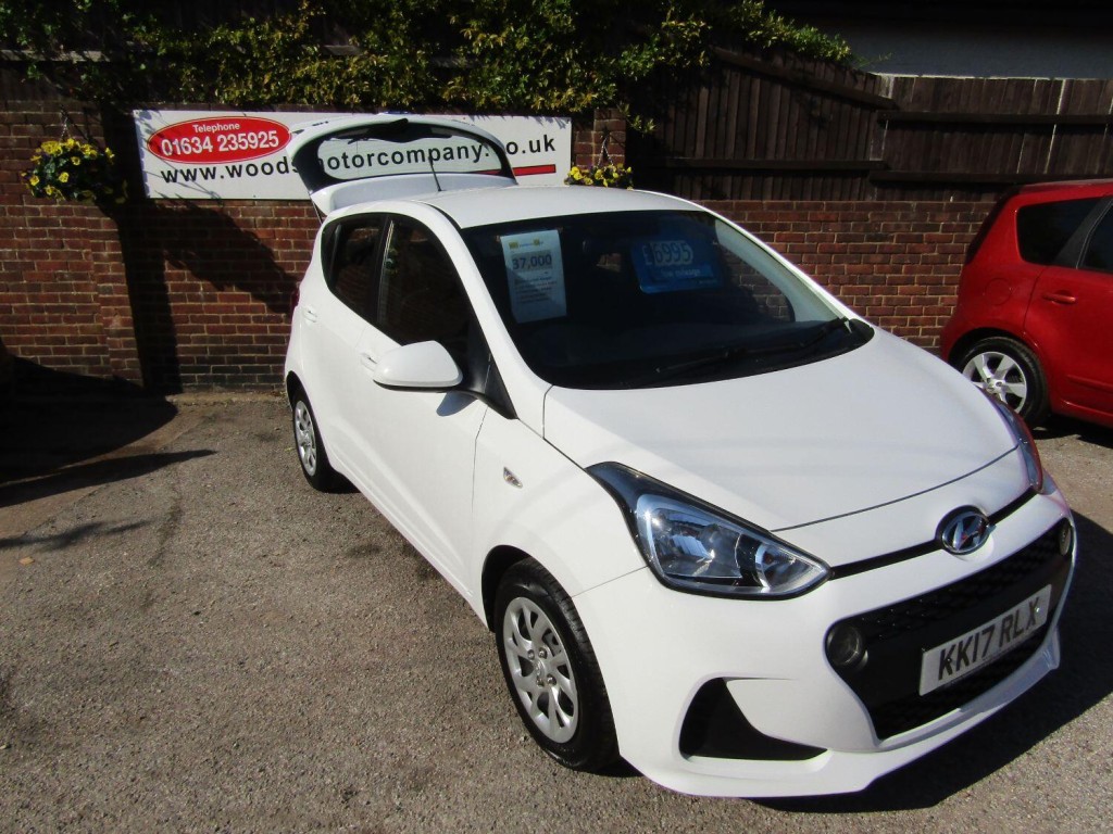 View HYUNDAI I10 1.0 SE  One Former Keeper,  Only 37,000 miles, Full Main Dealer Service History (5 Hyundai Stamps)