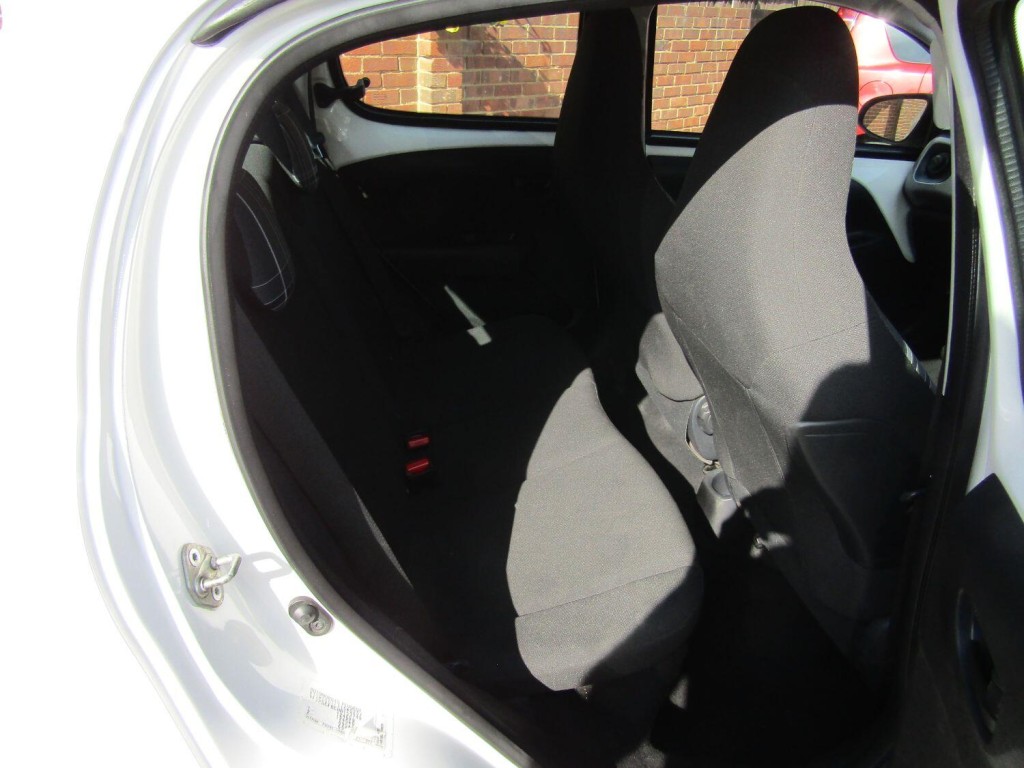 PEUGEOT 108