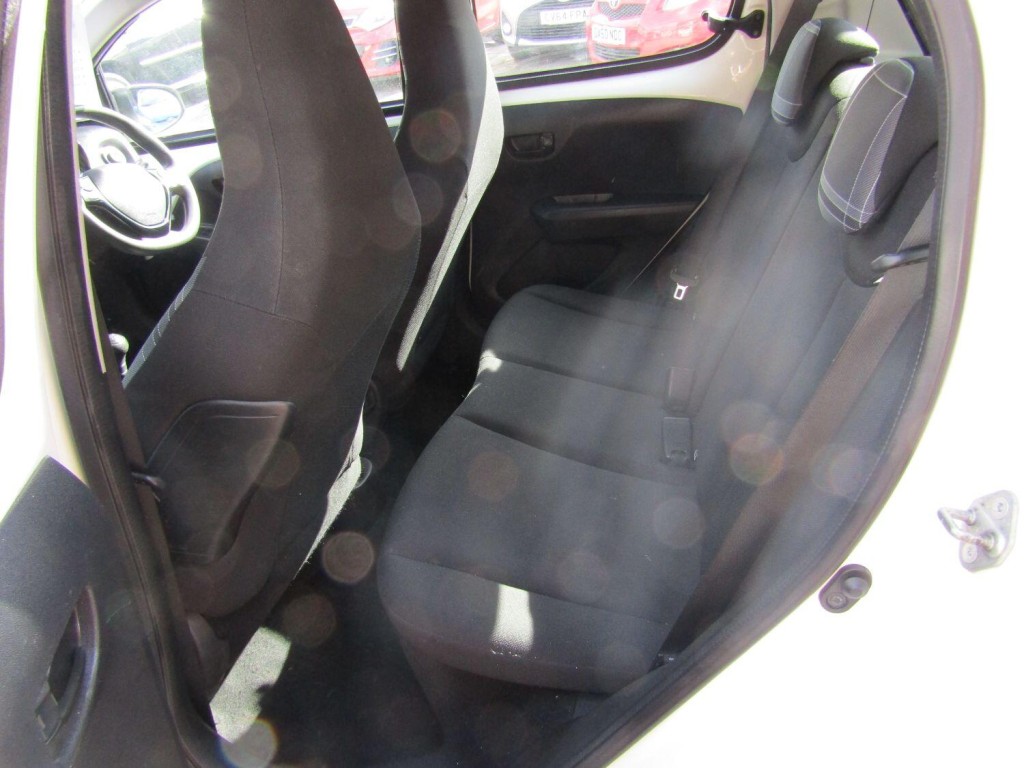 PEUGEOT 108
