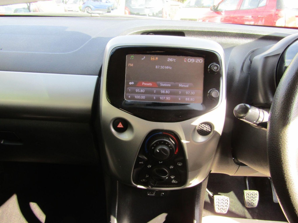PEUGEOT 108