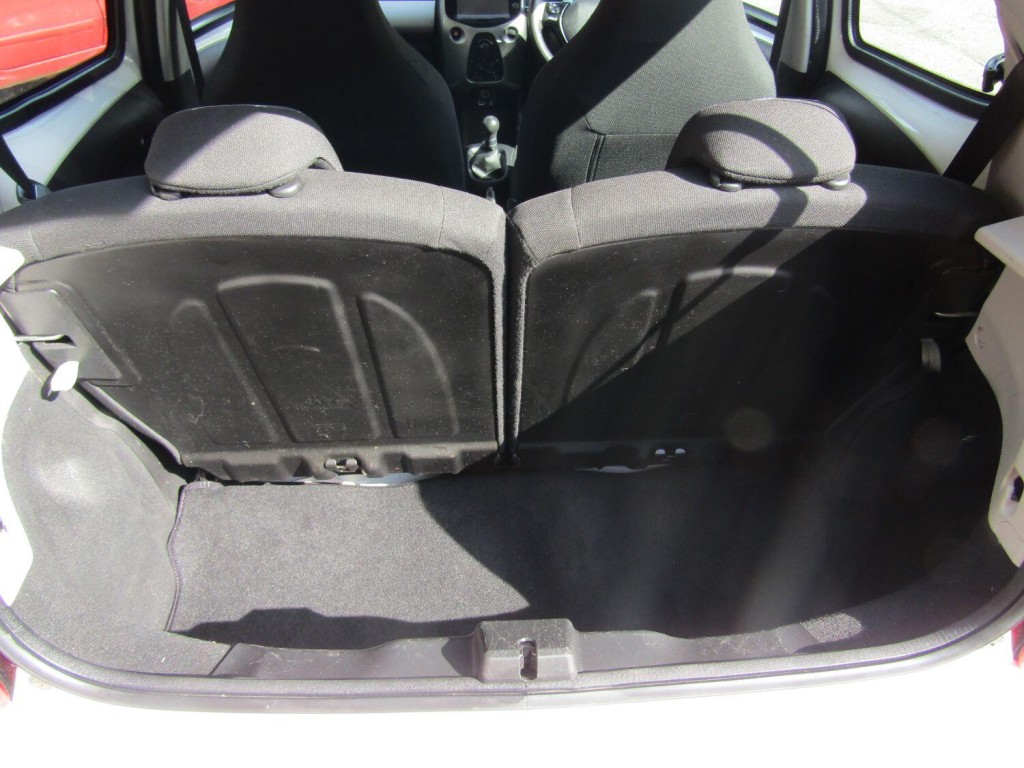 PEUGEOT 108