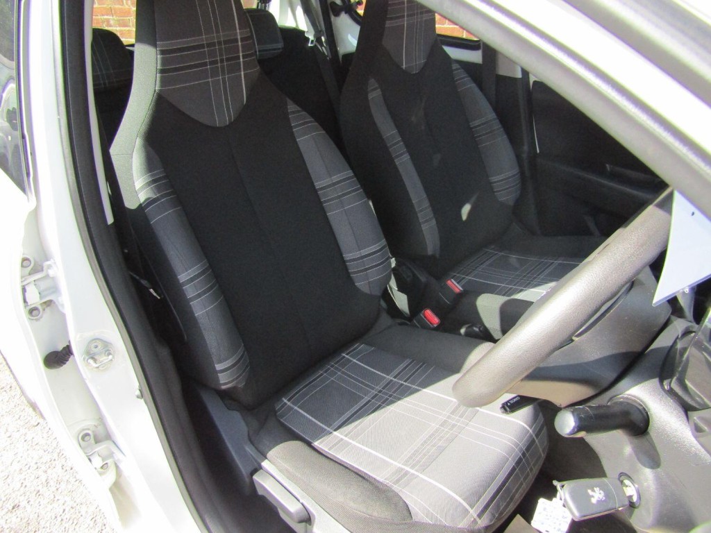 PEUGEOT 108