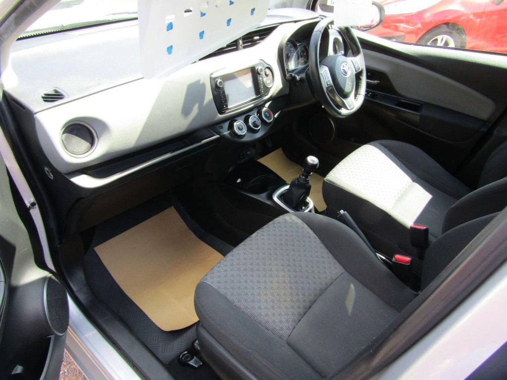 TOYOTA YARIS