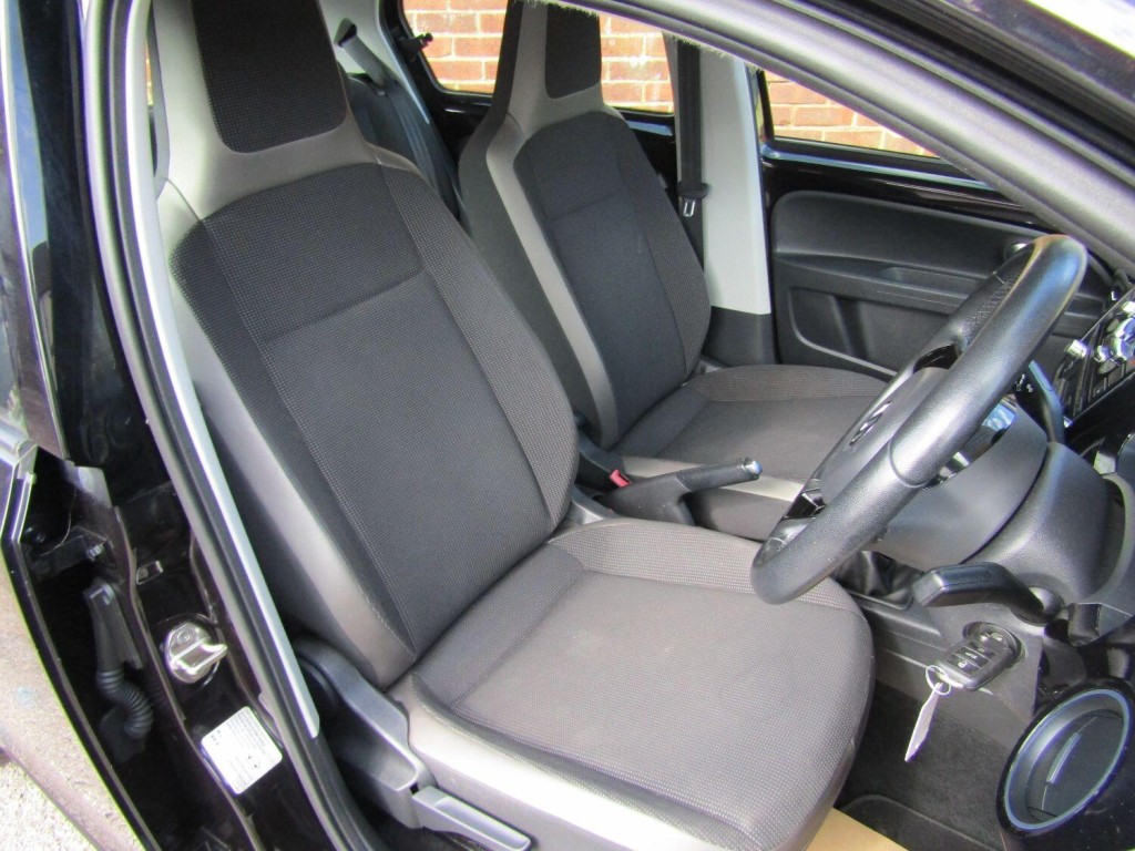 VOLKSWAGEN UP