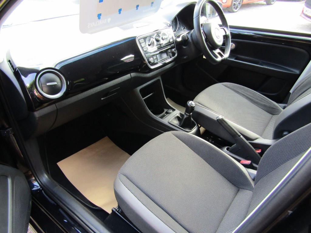 VOLKSWAGEN UP