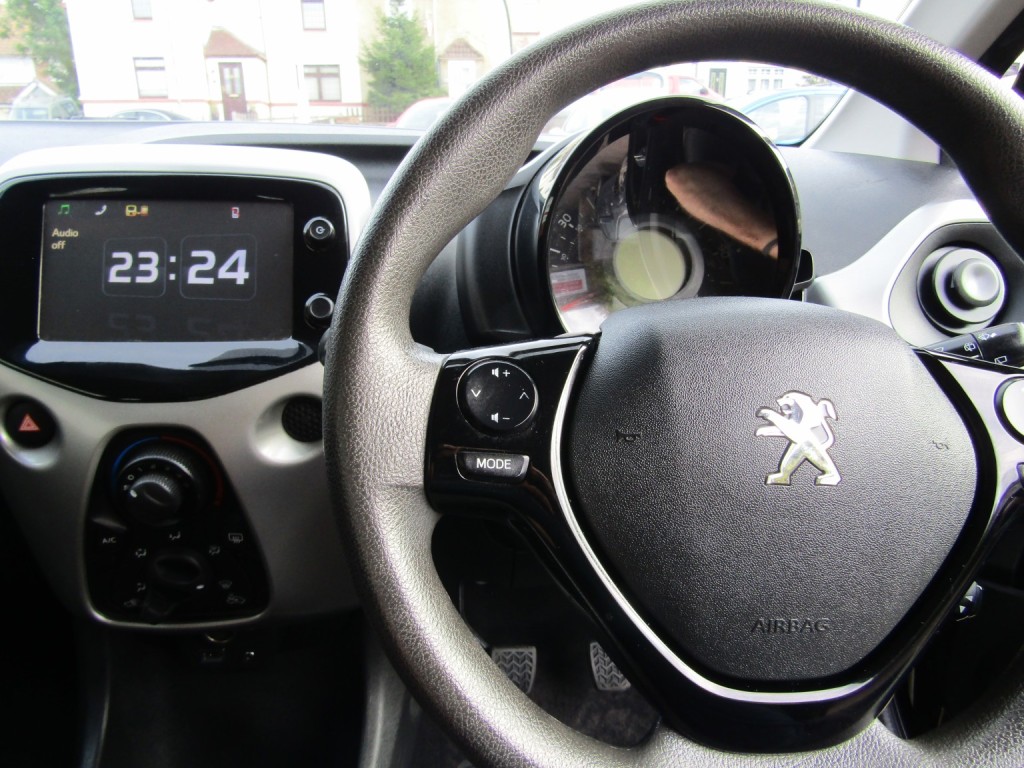 PEUGEOT 108