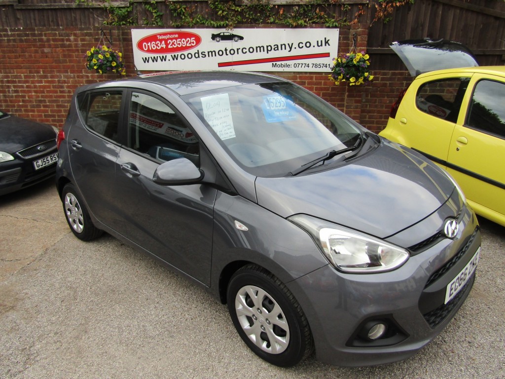 View HYUNDAI I10 1.2 SE  One Former Keeper, Only 58,000 miles, Service History, 5 Service Stamps, Only £35 Tax