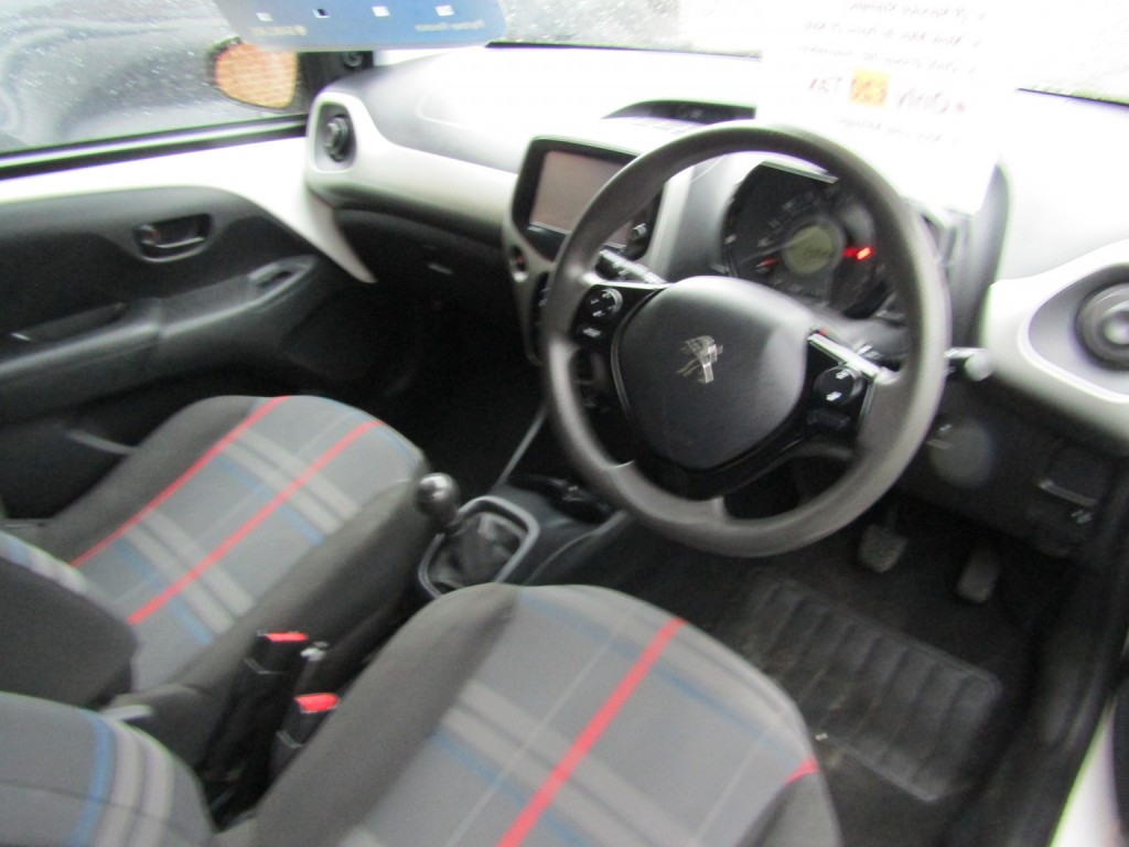 PEUGEOT 108