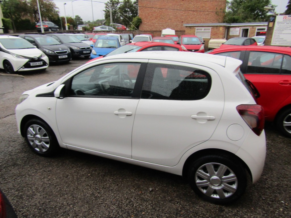 PEUGEOT 108