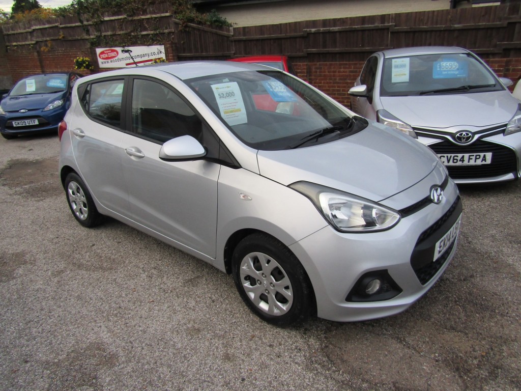 View HYUNDAI I10 1.0 SE One Former Keeper, Only 52,000 miles, FSH, 10 Service Stamps,, Only £20 Tax