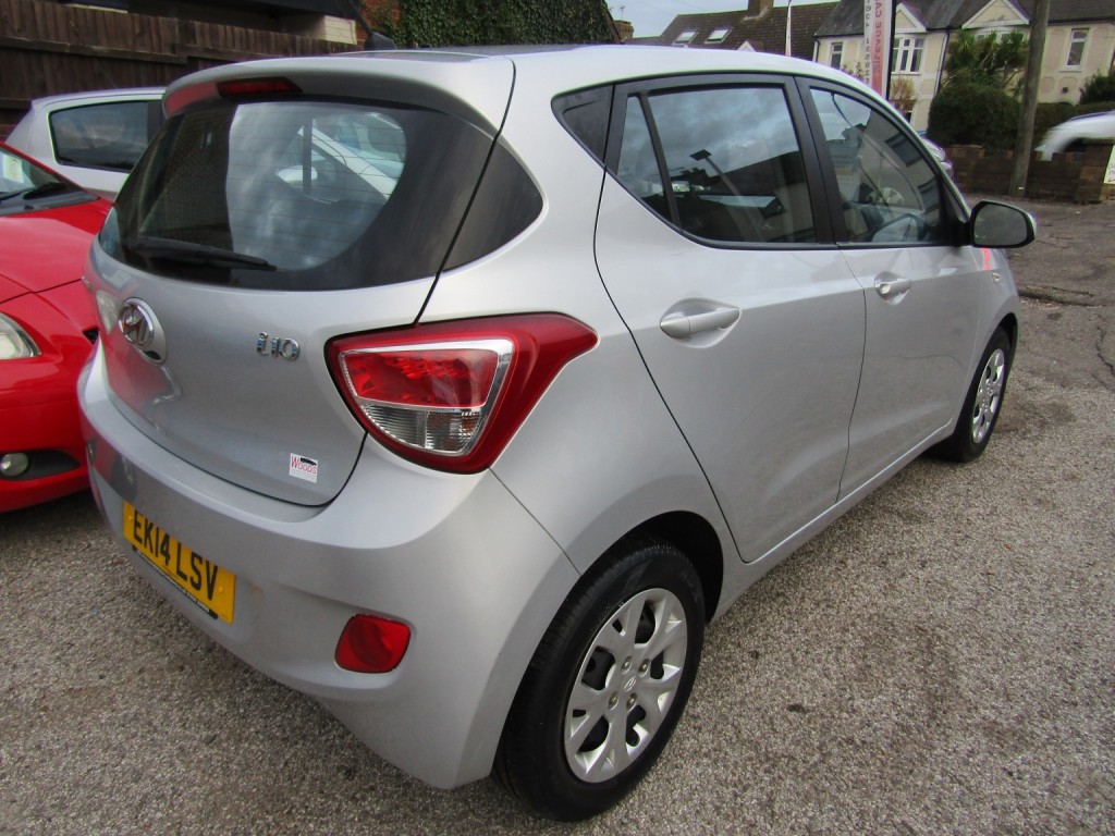 View HYUNDAI I10 1.0 SE One Former Keeper, Only 52,000 miles, FSH, 10 Service Stamps,, Only £20 Tax