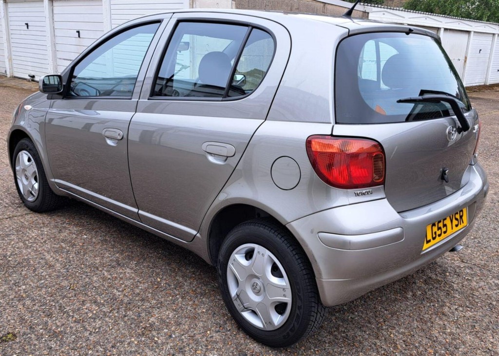 TOYOTA YARIS