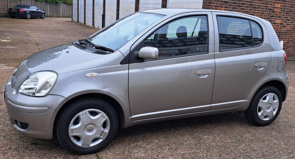 TOYOTA YARIS