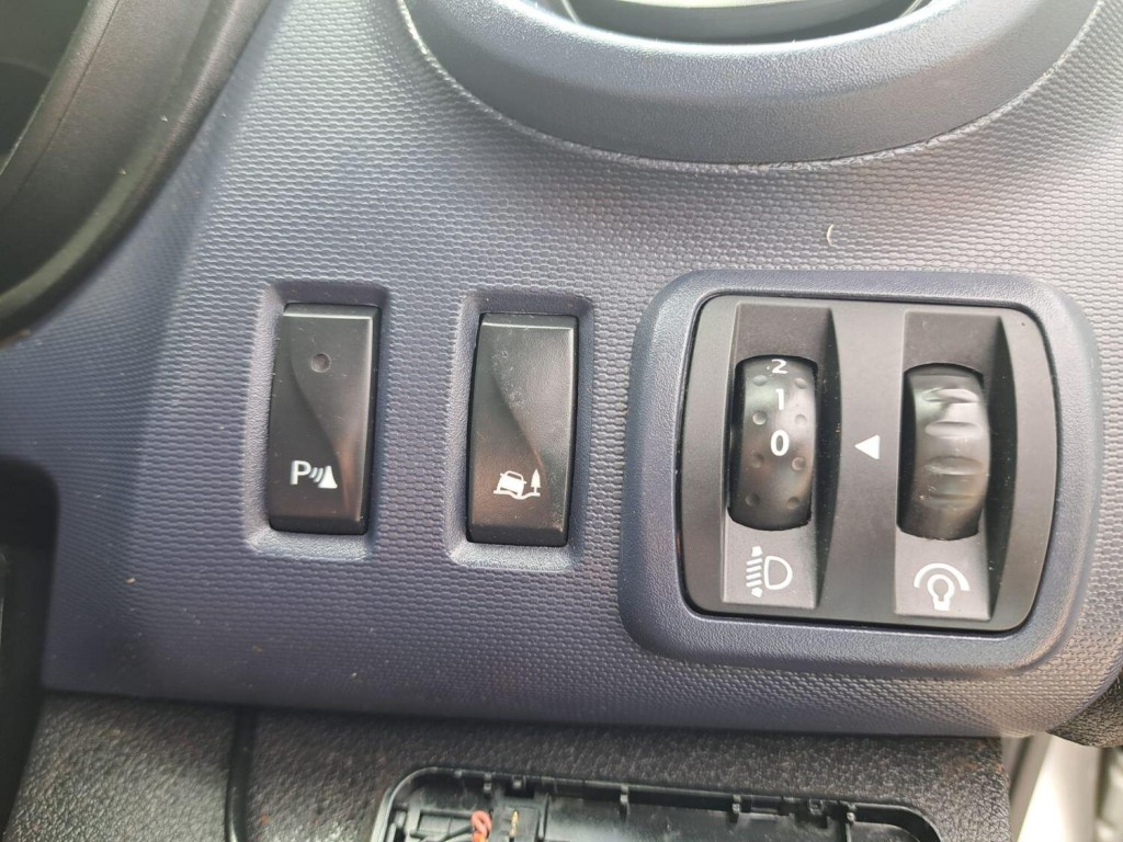 VAUXHALL VIVARO