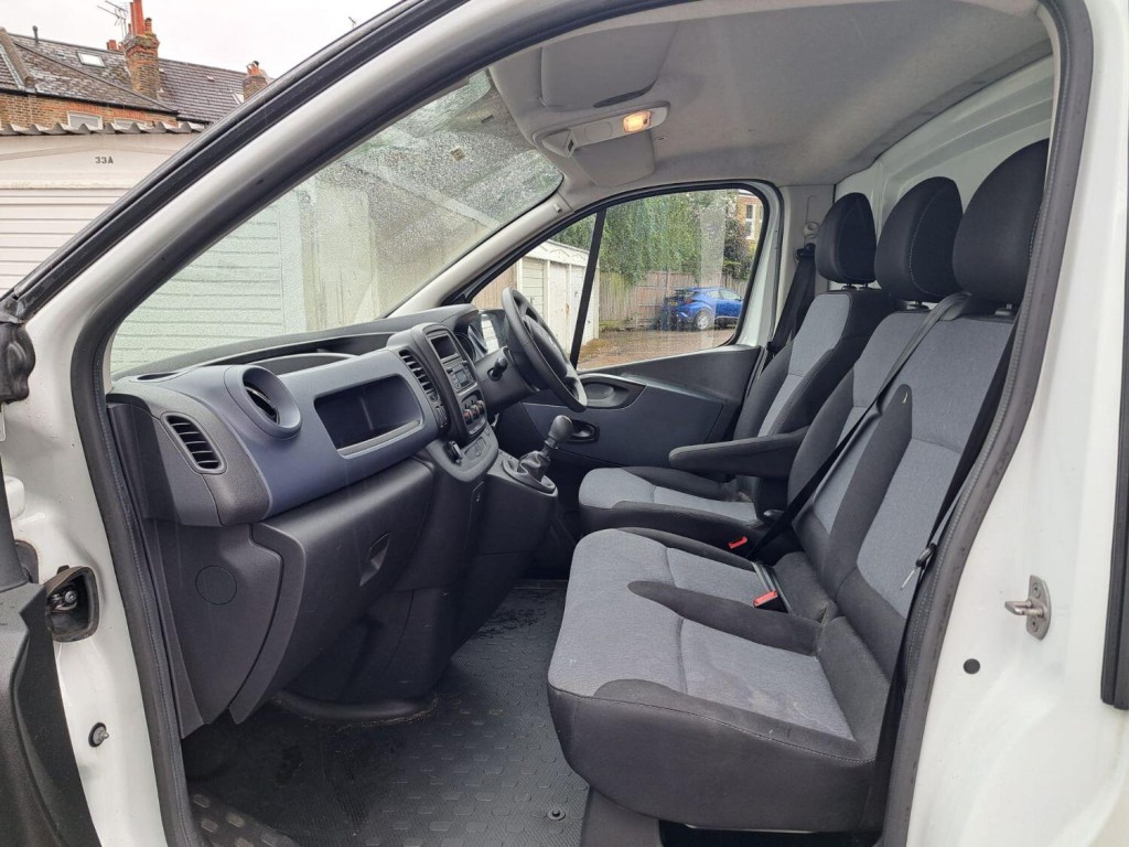 VAUXHALL VIVARO