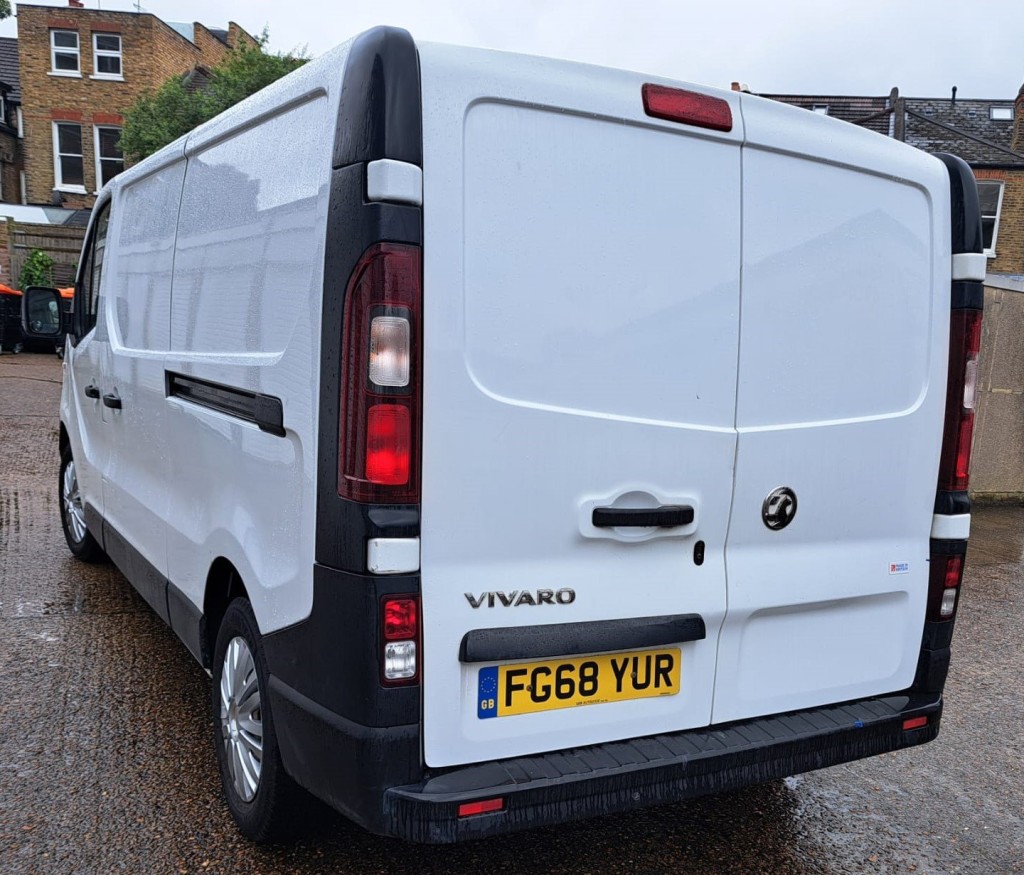 VAUXHALL VIVARO
