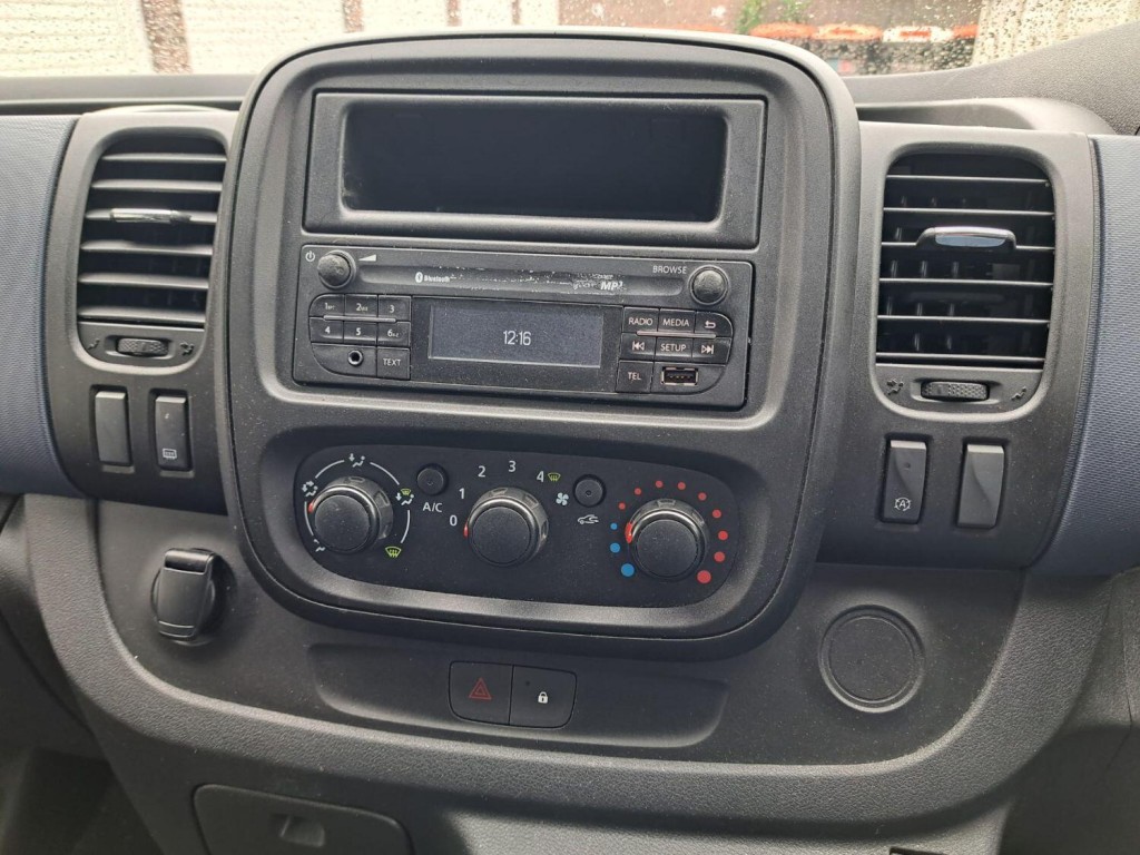 VAUXHALL VIVARO