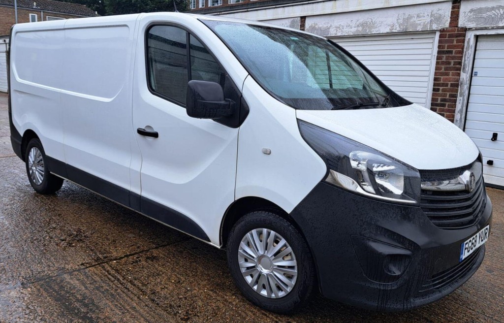 VAUXHALL VIVARO