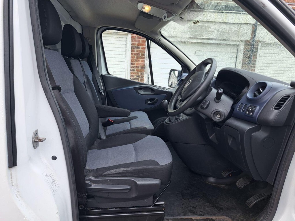 VAUXHALL VIVARO