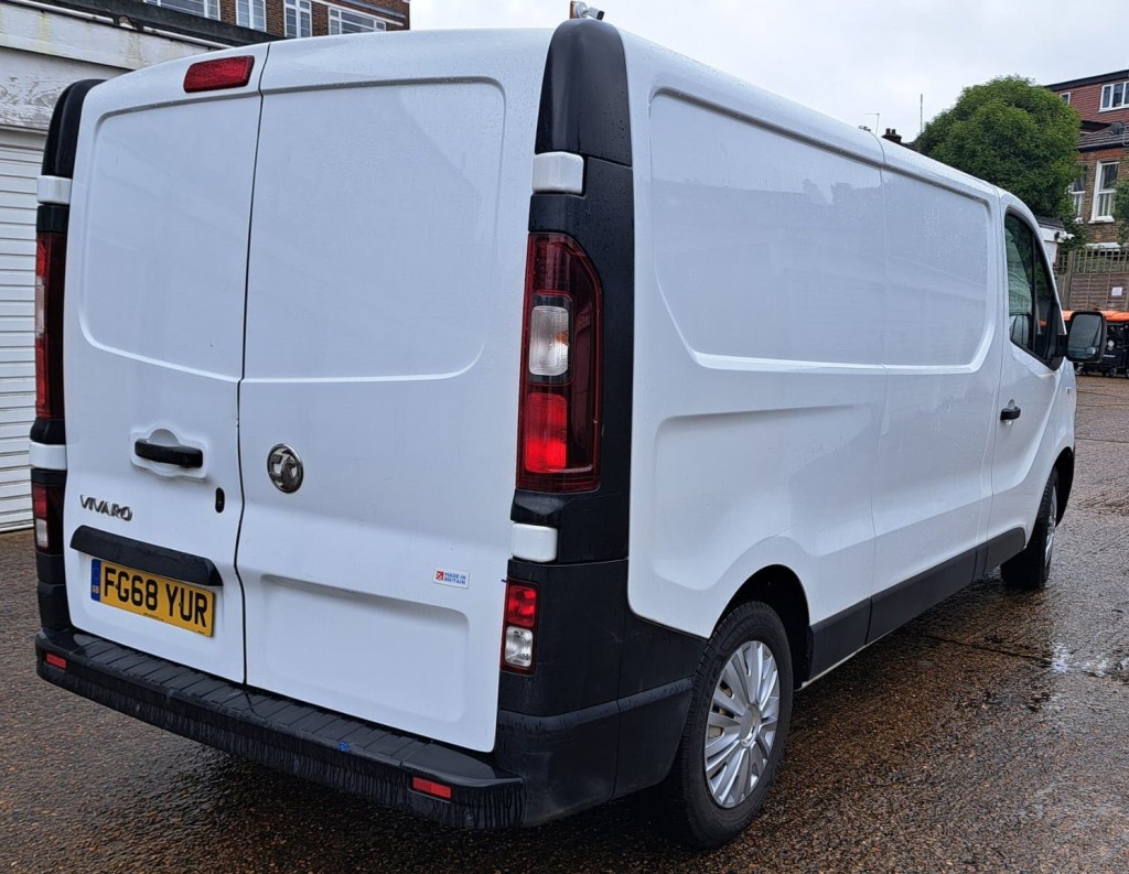 VAUXHALL VIVARO