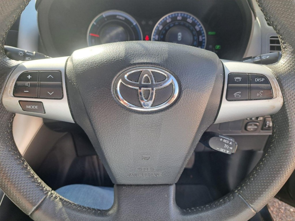 TOYOTA AURIS