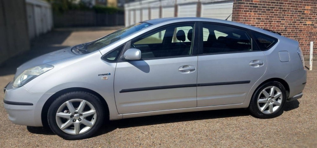TOYOTA PRIUS