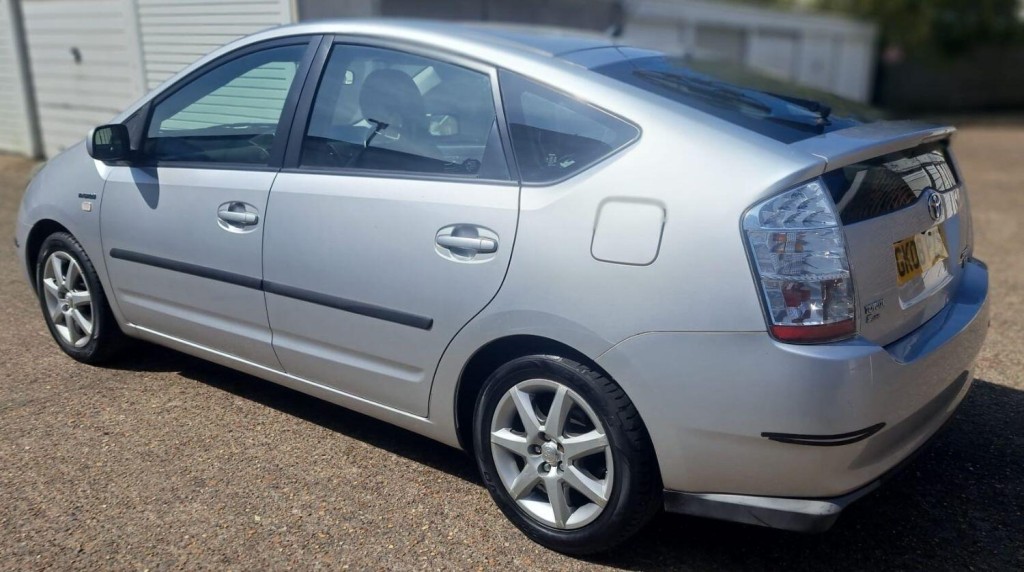 TOYOTA PRIUS