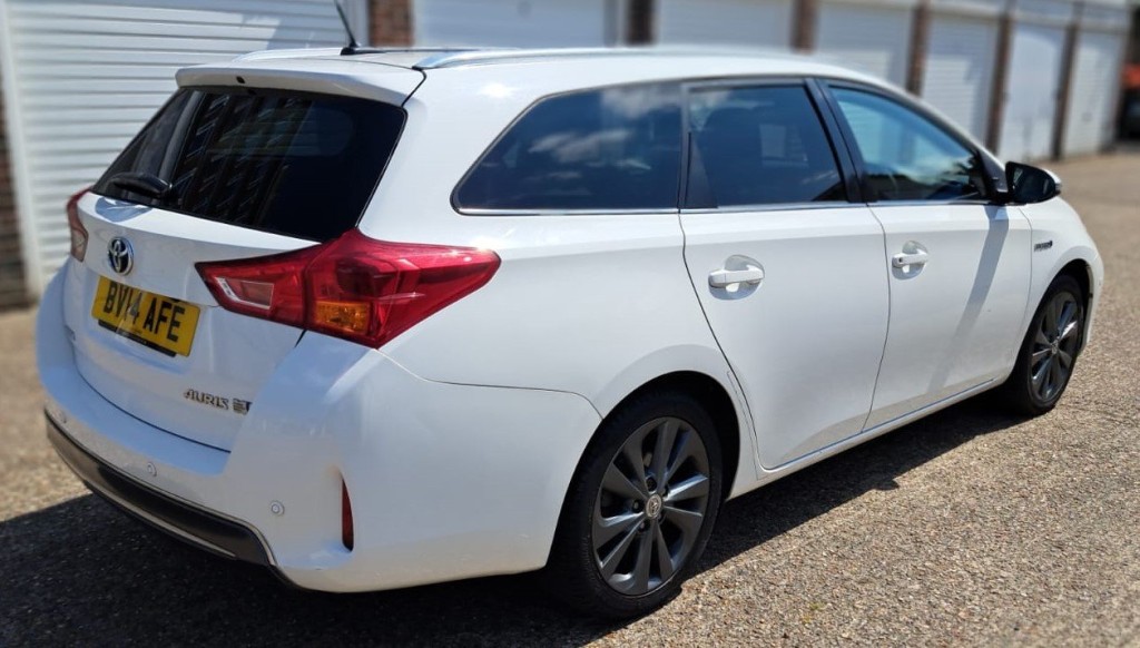 TOYOTA AURIS