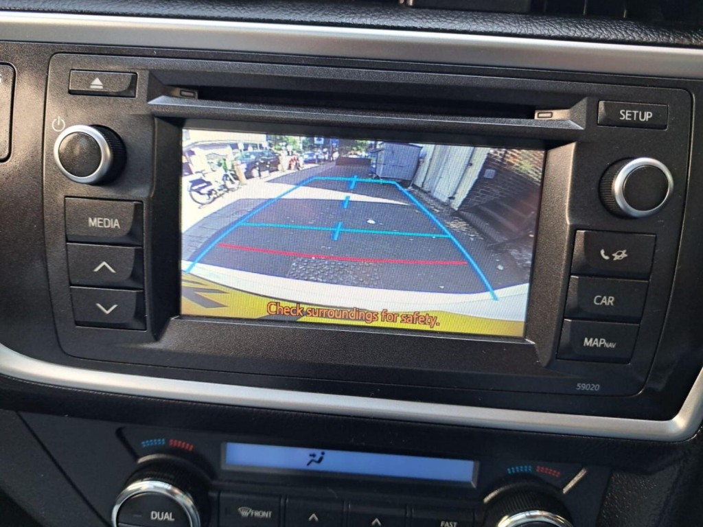 TOYOTA AURIS
