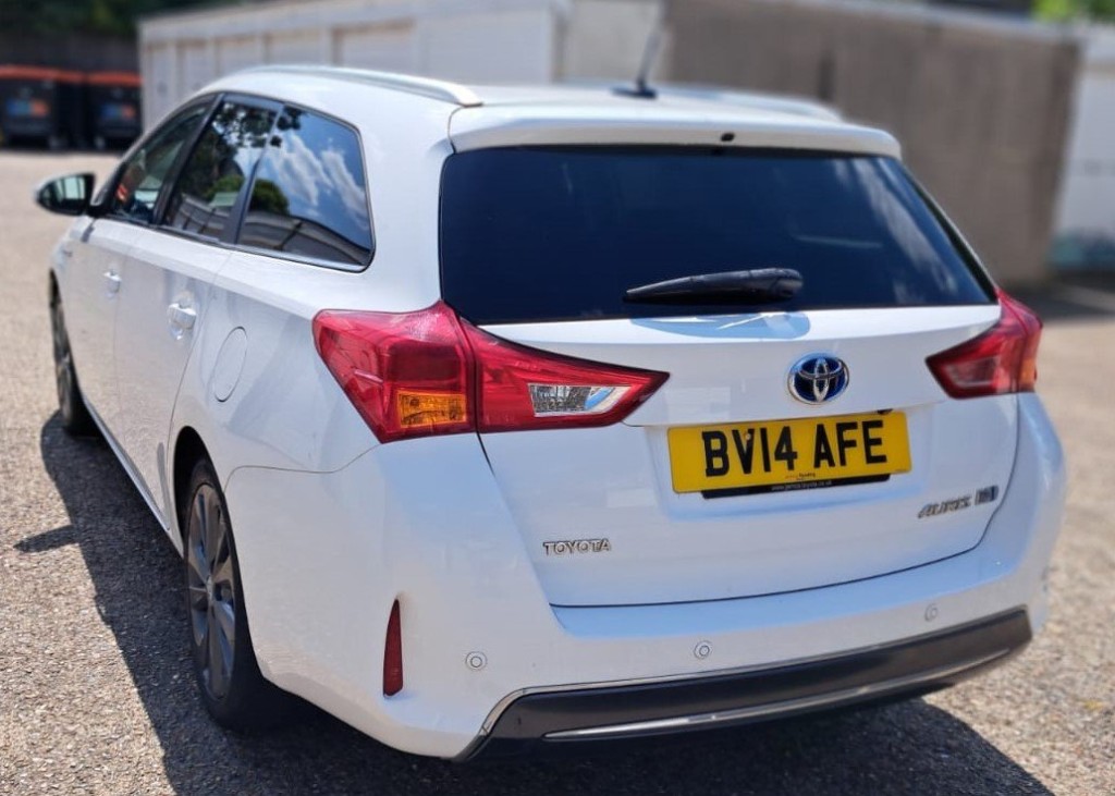 TOYOTA AURIS