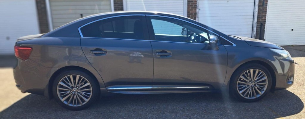 TOYOTA AVENSIS