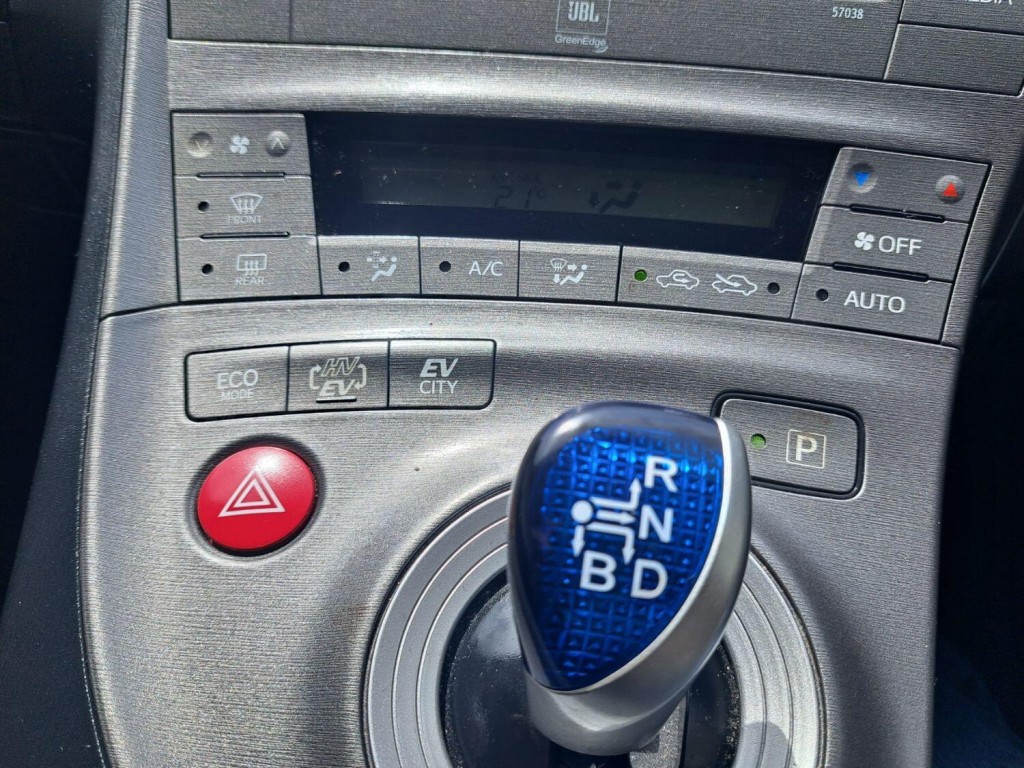 TOYOTA PRIUS