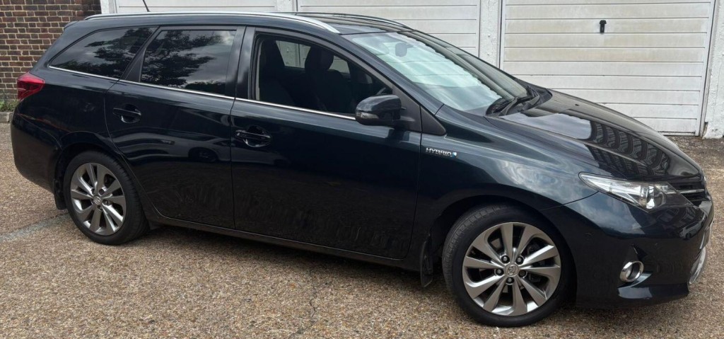 TOYOTA AURIS