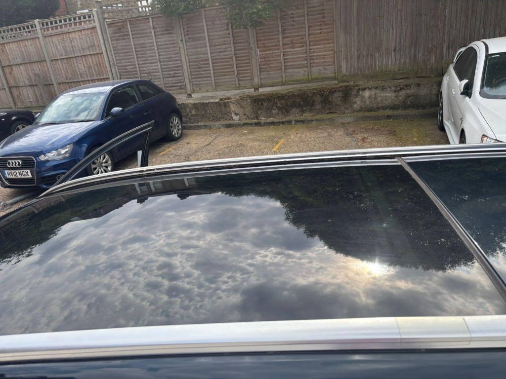 View TOYOTA AURIS 1.8 VVT-h Excel