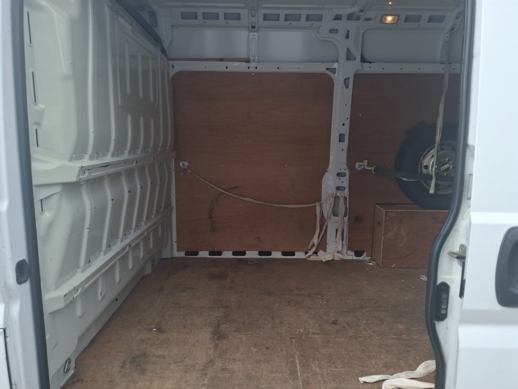 View PEUGEOT BOXER 2.0 BlueHDi 335