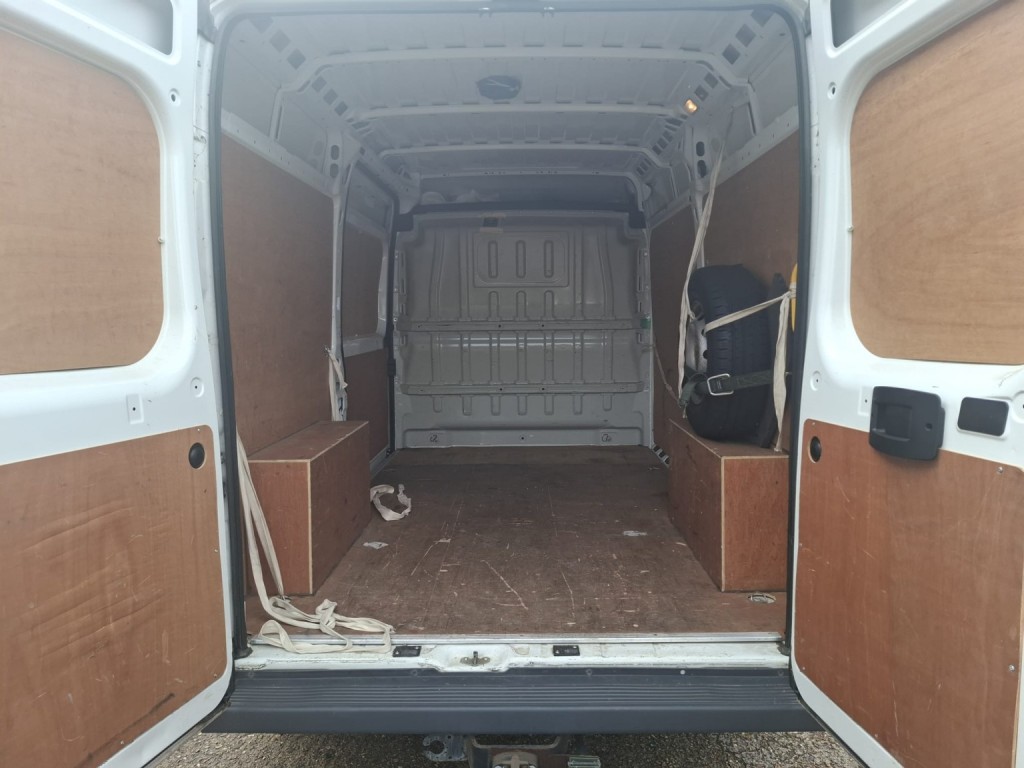 View PEUGEOT BOXER 2.0 BlueHDi 335