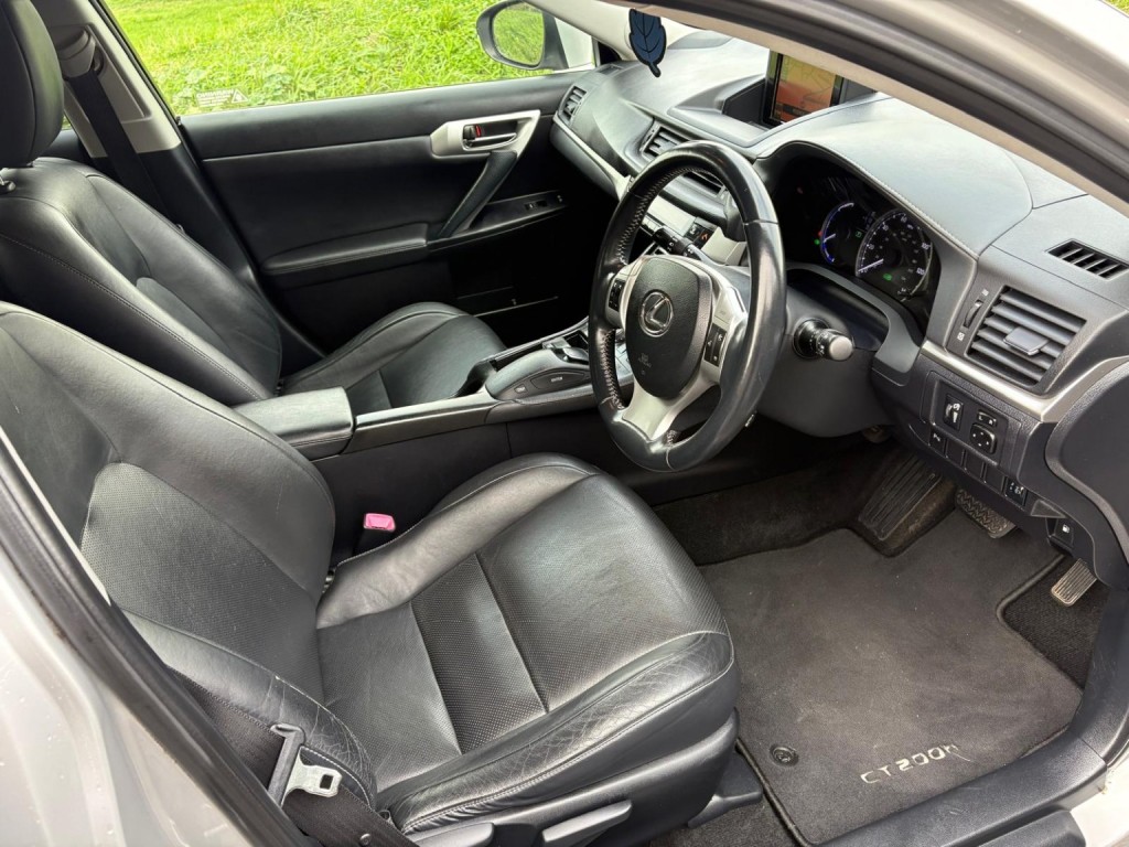 View LEXUS CT 1.8 200h SE-L