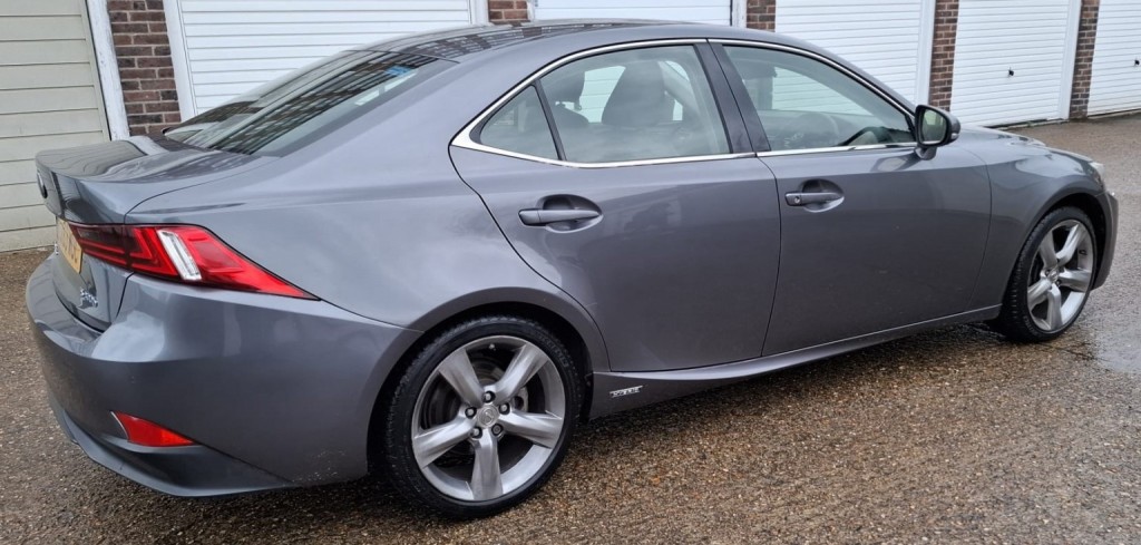 View LEXUS IS 2.5 300h Premier