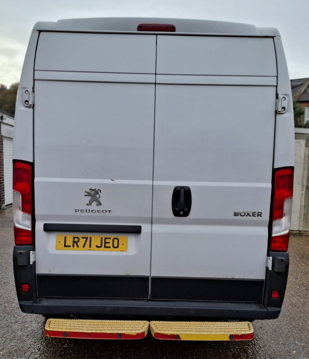 View PEUGEOT BOXER 2.2 BlueHDi 335 Professional