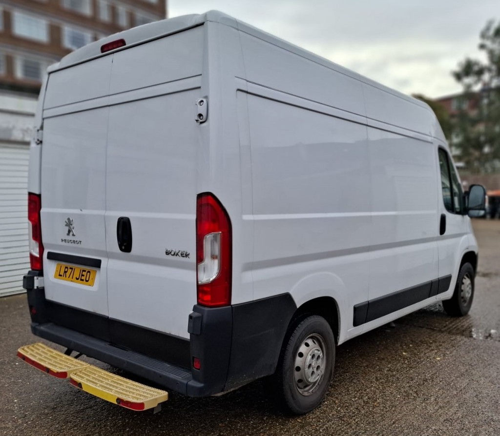 View PEUGEOT BOXER 2.2 BlueHDi 335 Professional