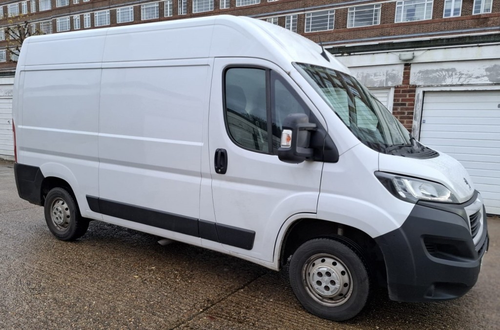 View PEUGEOT BOXER 2.2 BlueHDi 335 Professional