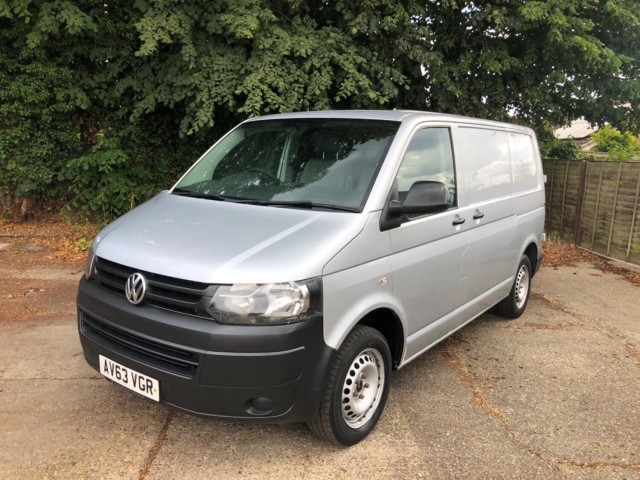VOLKSWAGEN TRANSPORTER 2.0 TDI T32 Startline SERVICE HISTORY