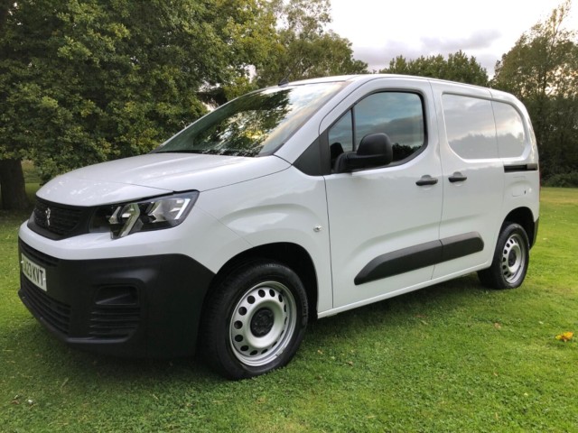 PEUGEOT PARTNER 1.5 BlueHDi 1000 Professional Premium +