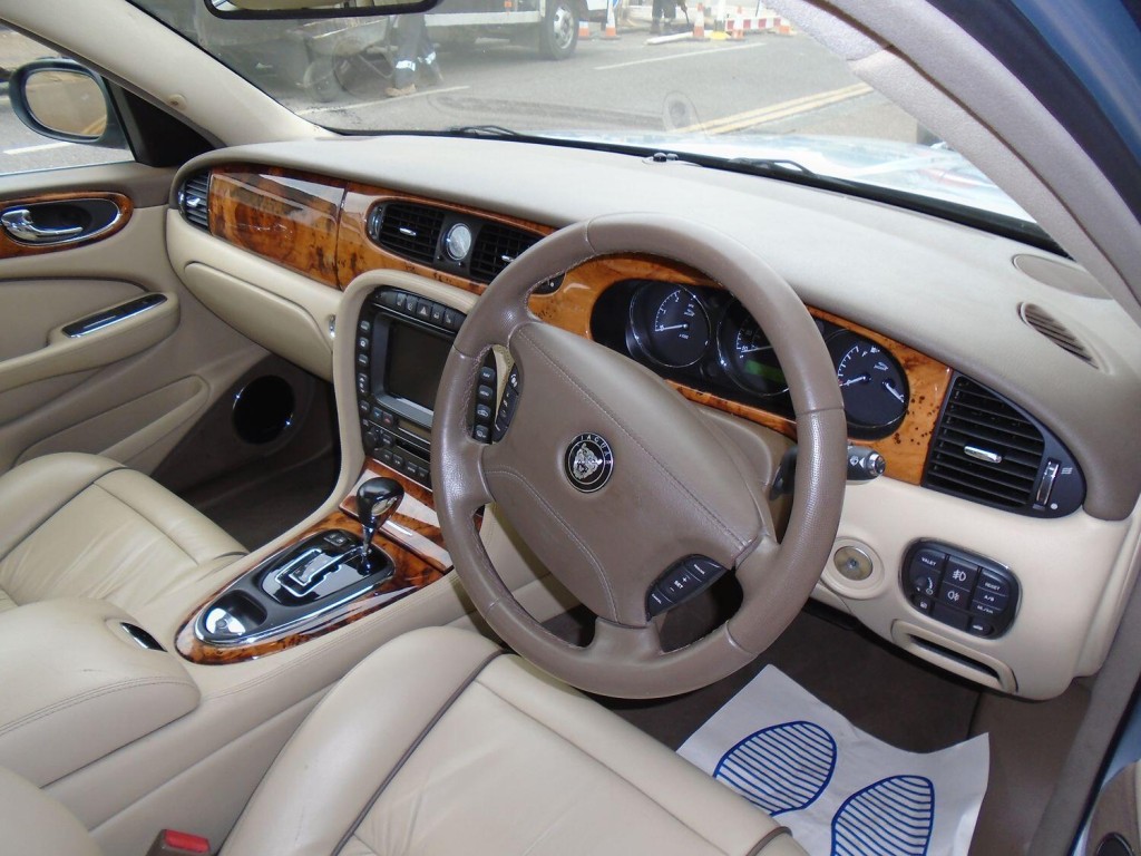 JAGUAR XJ