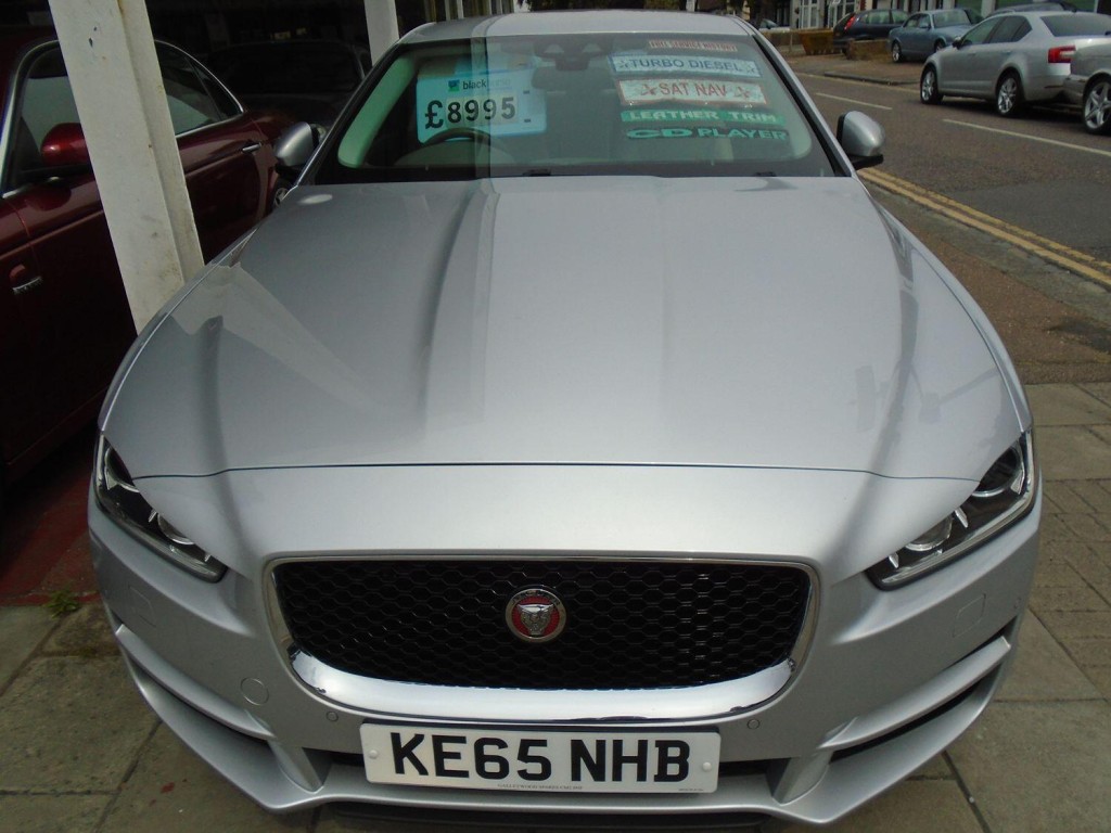 View JAGUAR XE 2.0  25i Turbo Portfolio