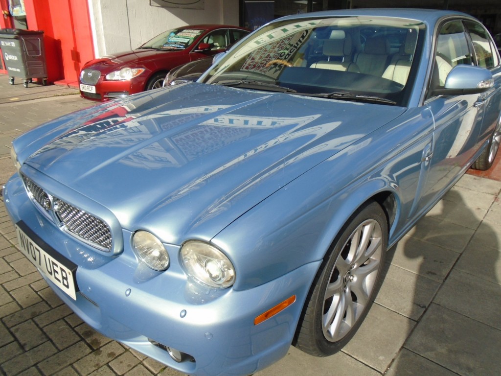 View JAGUAR XJ 2.7 TD Sovereign