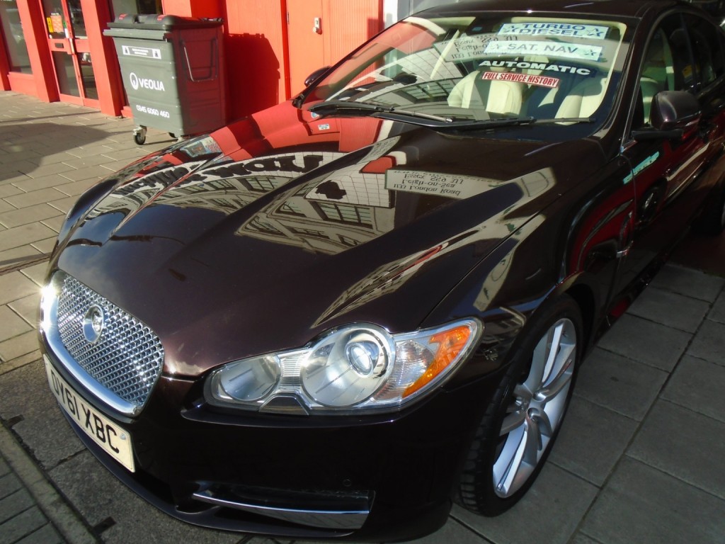 View JAGUAR XF 3.0 d V6 Portfolio