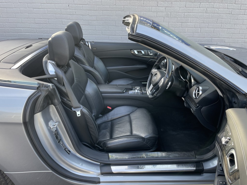 View MERCEDES-BENZ SL 3.5 SL350 AMG Sport BlueEfficiency 28400 miles