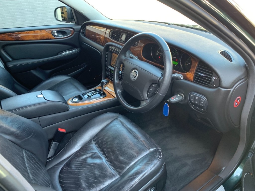 View JAGUAR XJR XJR 4.2 Supercharged 40000miles FJSH Rear Sceens 20 Alloys VERY RARE CAR